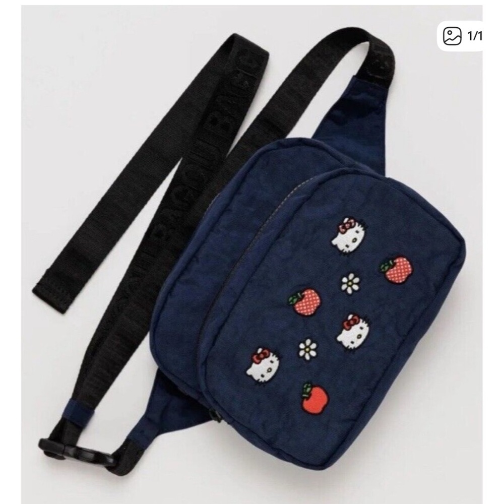 BAGGU Crossbody Bag with Hello Kitty Apple Design - Picture 5 of 5